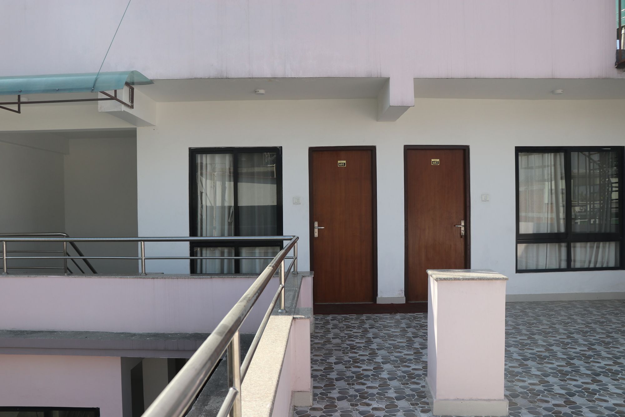 Hotel Sweet Town Катманду Екстериор снимка
